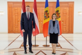 Șefa statului a discutat despre cooperarea moldo-letonă cu Preşedintele Parlamentului Republicii Letone, Edvards Smiltēns