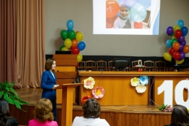 По случаю 10-летия со дня основания глава государства посетила Образовательный центр для детей с онкологическими заболеваниями