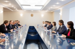 Глава государства поблагодарила Премьер-министра Чехии Петра Фиалу за участие в саммите Европейского политического сообщества и последовательную поддержку Молдовы