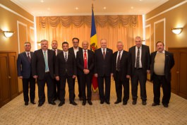 Președintele Nicolae Timofti i-a înmânat „Ordinul Republicii” naistului și compozitorului român Gheorghe Zamfir