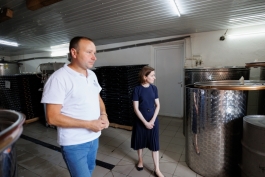 Șefa statului, la o vinărie din Căușeni: „Afacerile mici și mari din sectorul vitivinicol, din diferite regiuni ale țării, dinamizează economia locală” 