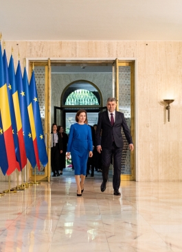 Președinta Maia Sandu a discutat cu Premierul român, Marcel Ciolacu, despre cooperarea în sectorul energetic și dezvoltarea infrastructurii transfrontaliere