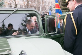 Președintele Nicolae Timofti a participat la ceremonia de donare a unui lot de tehnică militară din partea Guvernului SUA către Armata Națională