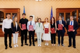 Президент Майя Санду пообщалась с учащимися и  студентами, победившими в международном конкурсе INTEL AI GLOBAL Impact Festival