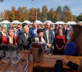 Șefa statului i-a felicitat pe vinificatori și viticultori de Ziua Națională a Vinului