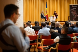  Президент Майя Санду провела обсуждения с диаспорой в Цюрихе: «Наши граждане хотят конкретных результатов в борьбе с коррупцией»