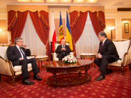 Președintele Poloniei, Bronisław Komorowski, și președintele Ucrainei, Petro Poroșenko, efectuează o vizită oficială comună în Republica Moldova