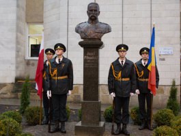 La Chișinău a fost dezvelit bustul mareșalului polonez Josef Pilsudski