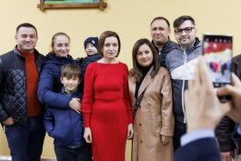 Șefa statului a vizitat orașele Călărași și Ungheni: „Localitate cu localitate, om cu om, vom dezvolta împreună toată Moldova!”