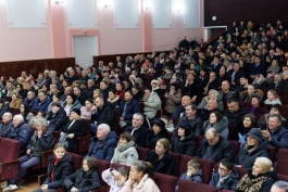 Șefa statului a participat la un concert, la Călărași, organizat în cadrul campaniei „Hai acasă de Crăciun!”