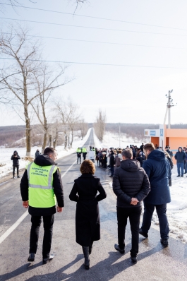 Șefa statului a participat la lansarea unui drum care leagă trei sate, din raioanele Fălești și Ungheni