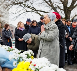 Șefa statului la mitingul de comemorare a victimelor Holocaustului: „Cerem iertare tuturor celor care au pătimit în casele lor și în casa noastră comună”