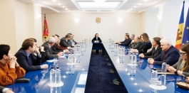 Глава государства провела беседу с группой журналистов и лиц, формирующих общественное мнение, относительно организации референдума о вступлении Молдовы в ЕС