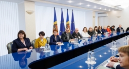 Глава государства обсудила с преподавателями и ректорами вопросы организации референдума о вступлении Молдовы в ЕС