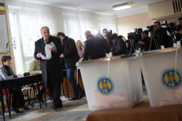 Președintele Nicolae Timofti a făcut un apel către cetățeni să iasă la vot pentru a decide viitorul țării