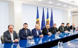 Președinta Maia Sandu a discutat cu reprezentanții partidelor politice despre referendumul privind aderarea țării la UE 
