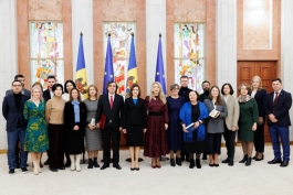 В Национальный день чтения Президент Майя Санду наградила писателя Мирчу Кэртэреску орденом „Ordinul de Onoare”