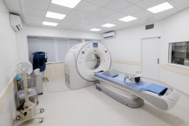 Президент Майя Санду приняла участие в церемонии ввода в действие первого томографа, оснащенного системой искусственного интеллекта