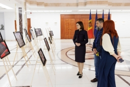 В Президентуре представлена выставка фотографий журналистов Виорики Татару и Андрея Каптаренко в память о двух годах войны в Украине