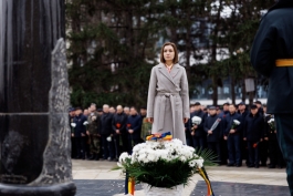 Президент Майя Санду почтила память павших героев вооруженного конфликта на Днестре