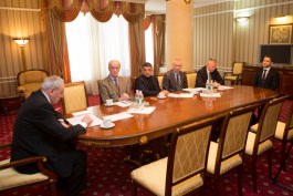 Moldovan president appoints nine judges