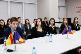 Șefa statului a marcat Ziua Internațională a Francofoniei împreună cu elevii și profesorii de la Liceul Teoretic „Gheorghe Asachi” din Chișinău