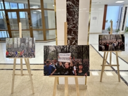 Президент Майя Санду объявила об открытии в Президентуре фотовыставки, посвященной событиям 7 апреля 2009 года