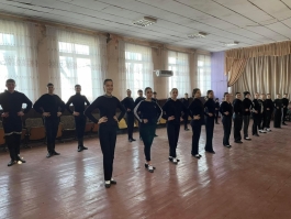 Глава государства пригласила ансамбль народных танцев „Hecenii” в Президентуру