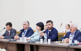 Președinta Maia Sandu, la întânire cu autoritățile locale din Hâncești: „Planul nostru este clar - să avem grijă de oameni și să construim acasă Moldova europeană”