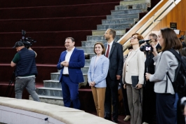 Președinta Maia Sandu a vizitat Circul din Chișinău, unde s-a încheiat prima etapă de restaurare a clădirii