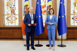 Șefa statului i-a acordat Ambasadorul SUA la Chișinău, Kent Logsdon, „Ordinul de Onoare”