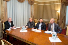 Президент Николае Тимофти подписал указы о назначении на должности трех судей