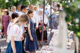 Șefa statului a participat, împreună cu localnicii din raionul Telenești, la Festivalul „Hora Sânzienelor”