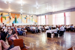 Președinta Maia Sandu s-a întâlnit cu mai mulți primari din raionul Florești și a vizitat stația de epurare 