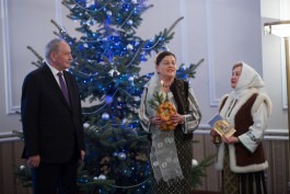 Президент Николае Тимофти принял в канун Рождества по новому стилю группы колядующих