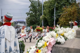 По случаю Дня независимости Республики Молдова глава государства поздравила граждан и поблагодарила президентов стран Балтии, посетивших Кишинев, за их усиленную поддержку нашей страны