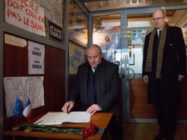 Moldovan president signs condolence book for Charlie Hebdo victims at French embassy in Chisinau