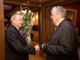 Președintele Nicolae Timofti l-a felicitat pe Mircea Snegur cu ocazia zilei sale de naștere