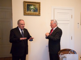 Președintele Nicolae Timofti l-a felicitat pe Petru Lucinschi cu ocazia zilei sale de naștere