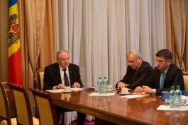Президент Николае Тимофти подписал указы о назначении на должность восьми судей