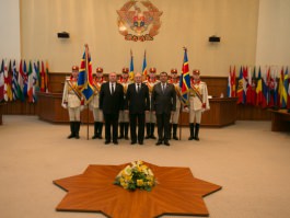Президент Николае Тимофти представил нового министра обороны Виорела Чиботару офицерам и работникам ведомства