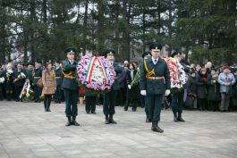 President Nicolae Timofti attends events dedicated to Remembrance Day