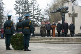 President Nicolae Timofti attends events dedicated to Remembrance Day