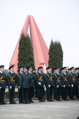 President Nicolae Timofti attends events dedicated to Remembrance Day