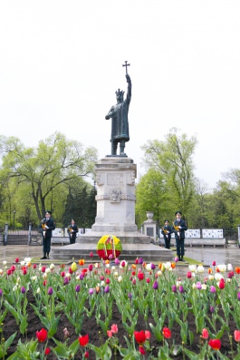 Lithuanian president pays official visit to Moldova