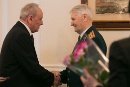 Николае Тимофти вручил памятную медаль «70-летие Победы над фашизмом во Второй мировой войне» группе ветеранов