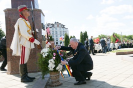 Președintele Nicolae Timofti a participat la manifestațiile dedicate aniversării a 70 de ani de la sfârșitul celui de-al Doilea Război Mondial