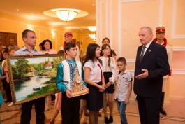 Президент Николае Тимофти принял группу школьников из южных районов республики и муниципия Кишинэу