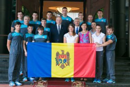 Moldovan president hands state flag to national Olympic team