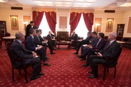 Moldovan president, Romanian foreign minister tackle support, reforms, projects